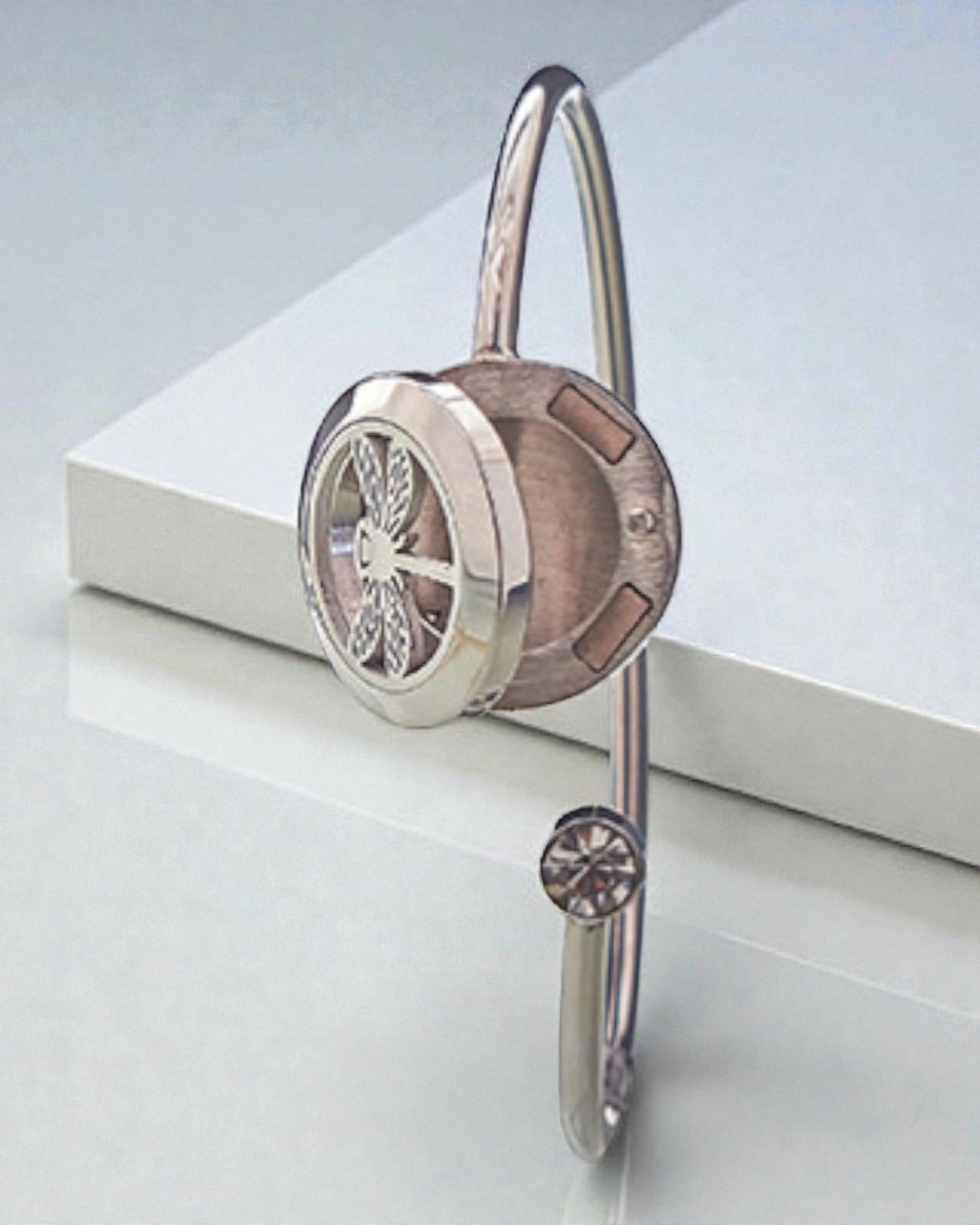 Braccialetto Aromalife Spirito del Drago – Medaglione portaprofumo con libellula 20 mm