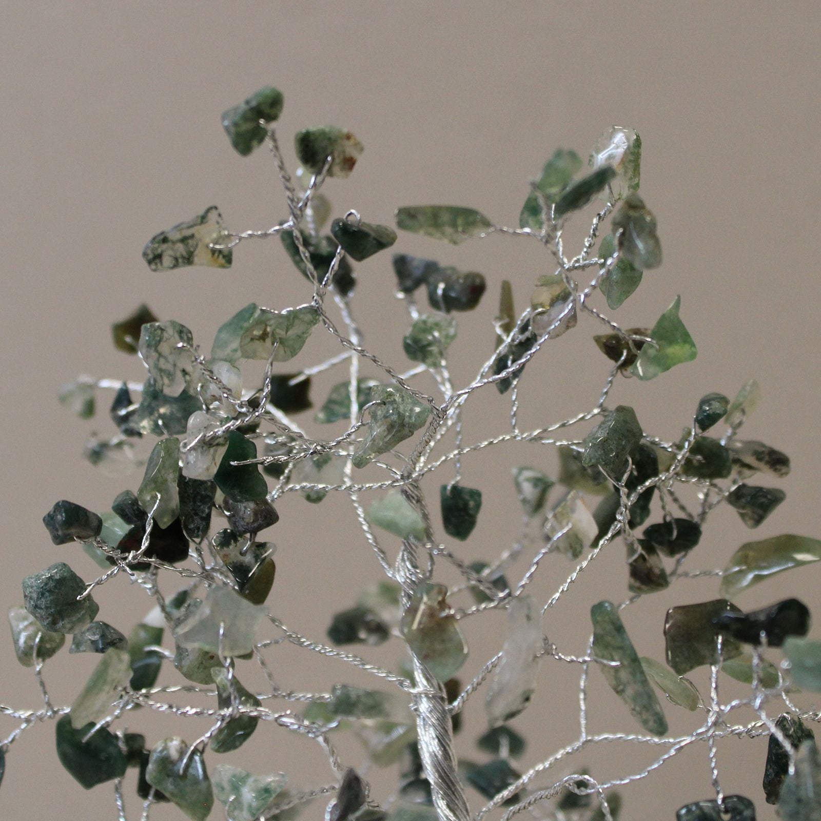 Alberello di pietra con base in orgonite - 160 pietre di agata muschiata