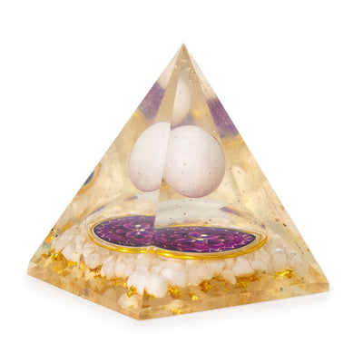 Orgonit-Pyramide mit weißer Quarzkugel 7x6 cm - Natürliche Quarzstücke und goldene Flocken
