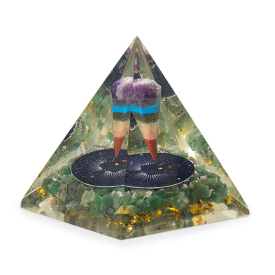 Mittlere Orgonit-Pyramide mit Pendel und grünen Aventurin-Chips 7x6 cm