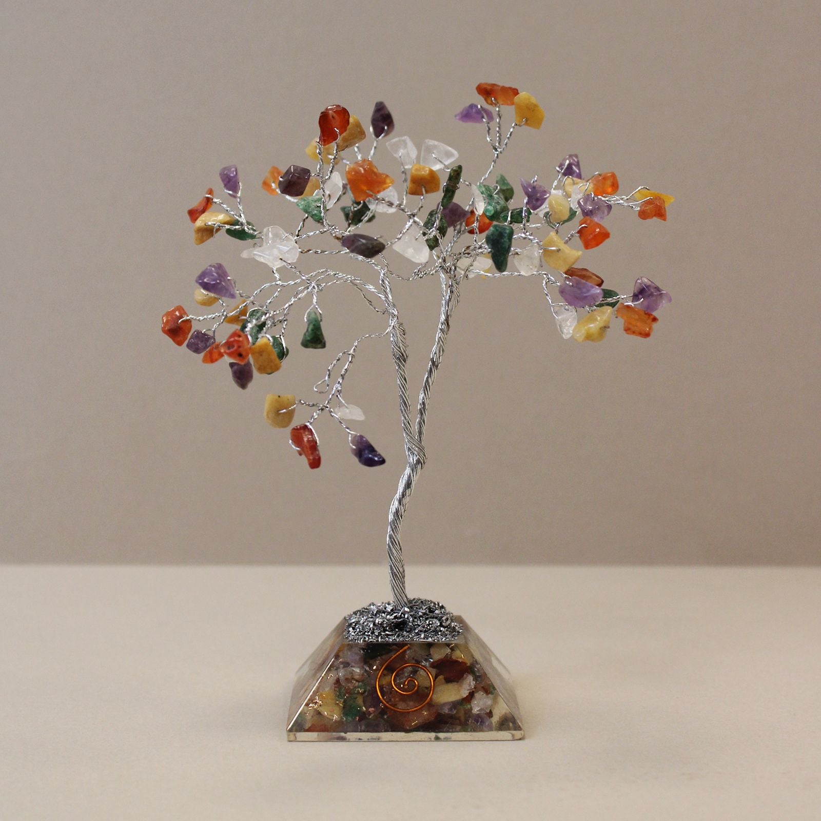 Albero magico di pietre con base in orgonite