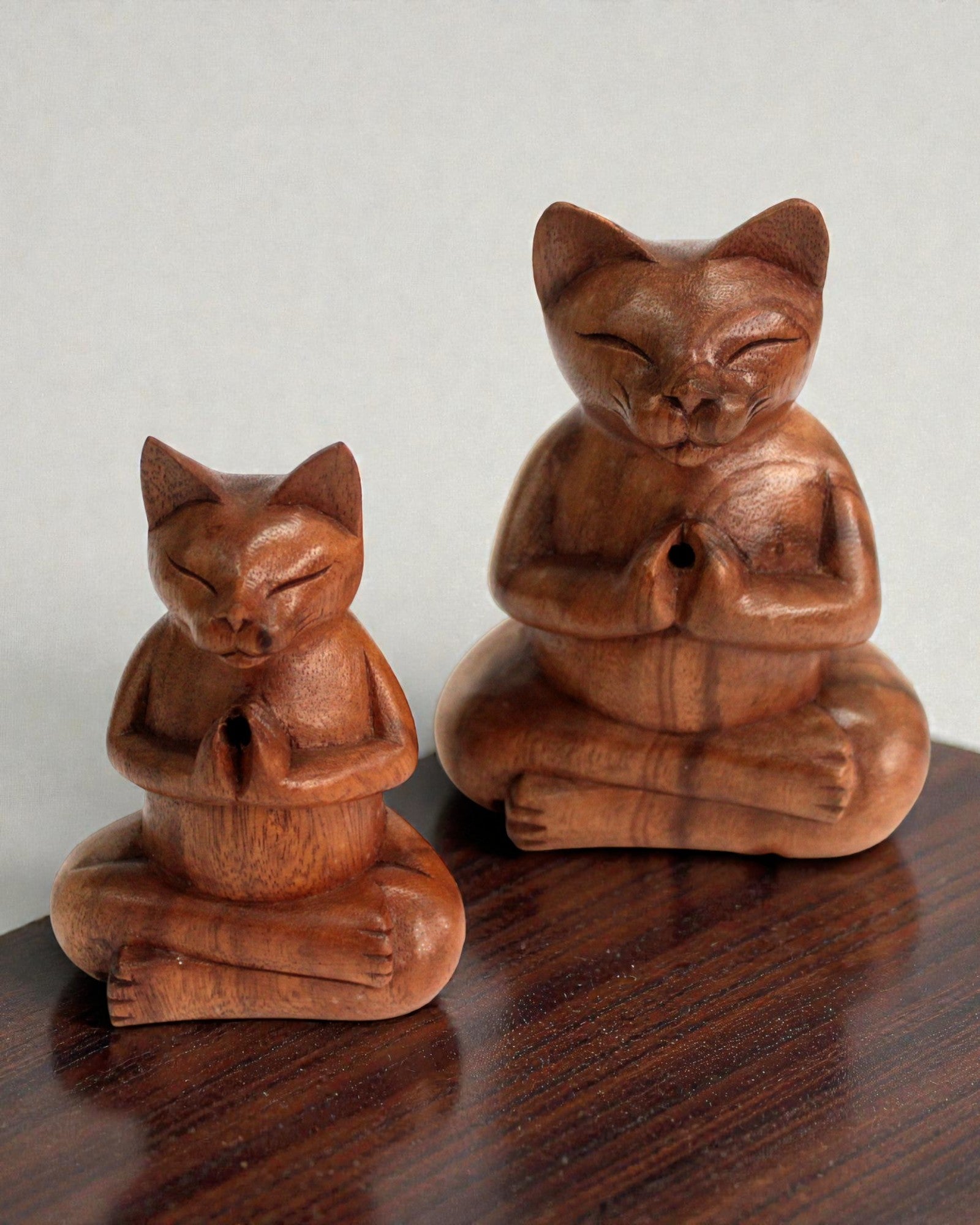 ZenCat Grande – 17 cm, hölzerne Yoga-Katze für Räucherstäbchen