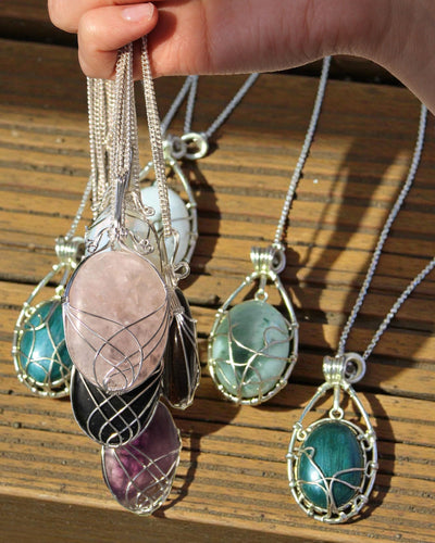 Delicatezza a Spirale – Collana con quarzo rosa