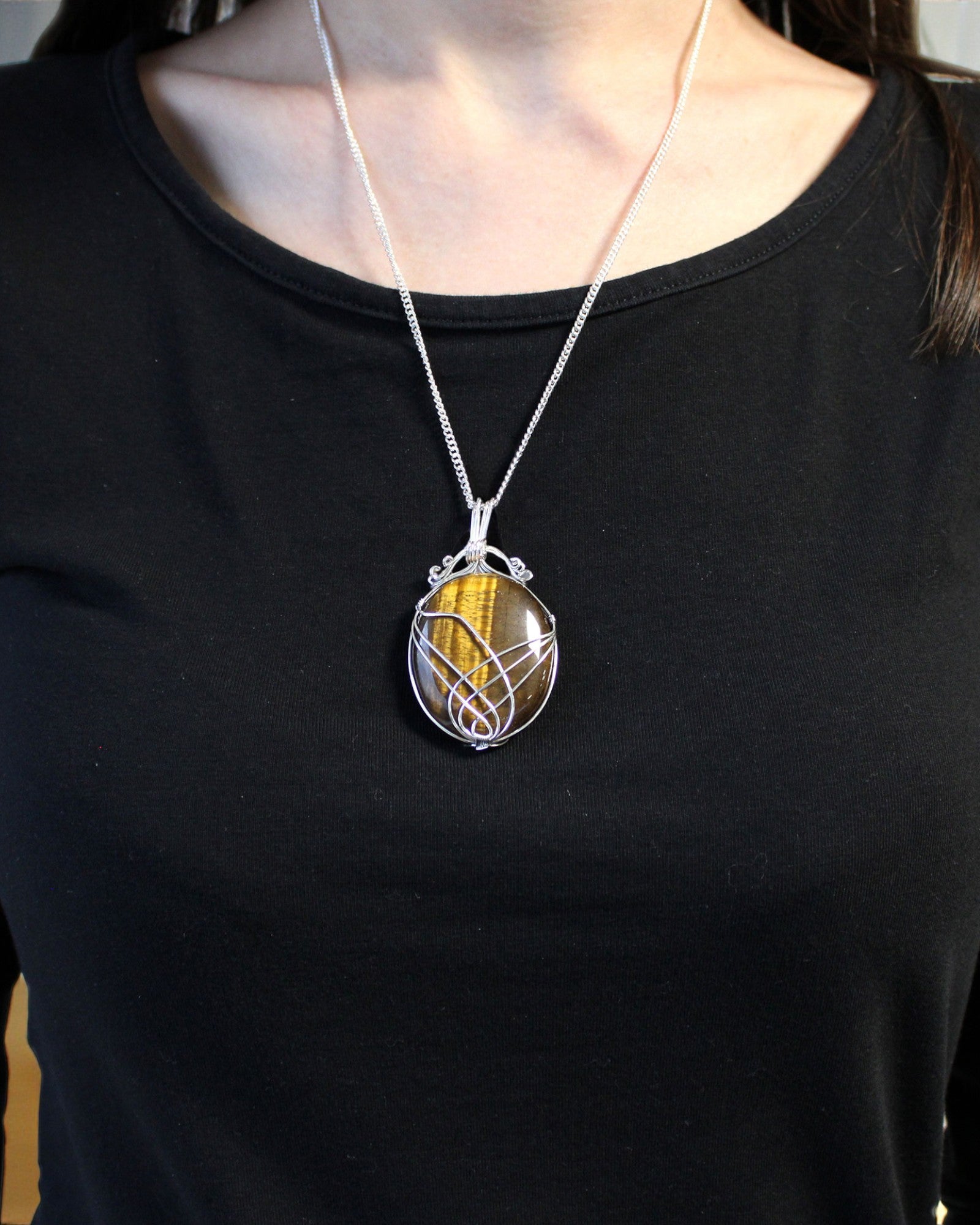 Collana con pietra preziosa avvolta a spirale - Occhio di tigre