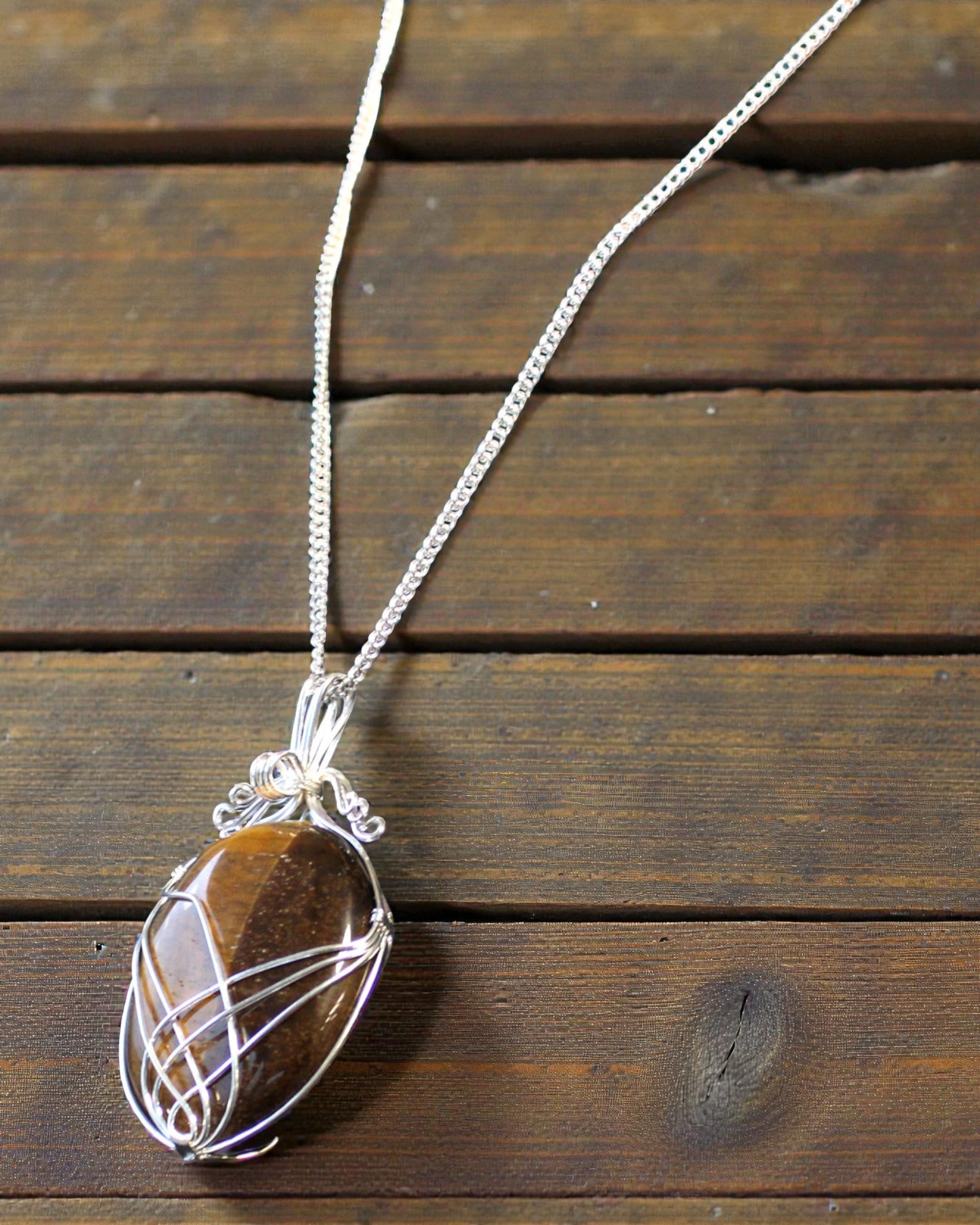 Collana con pietra preziosa avvolta a spirale - Occhio di tigre