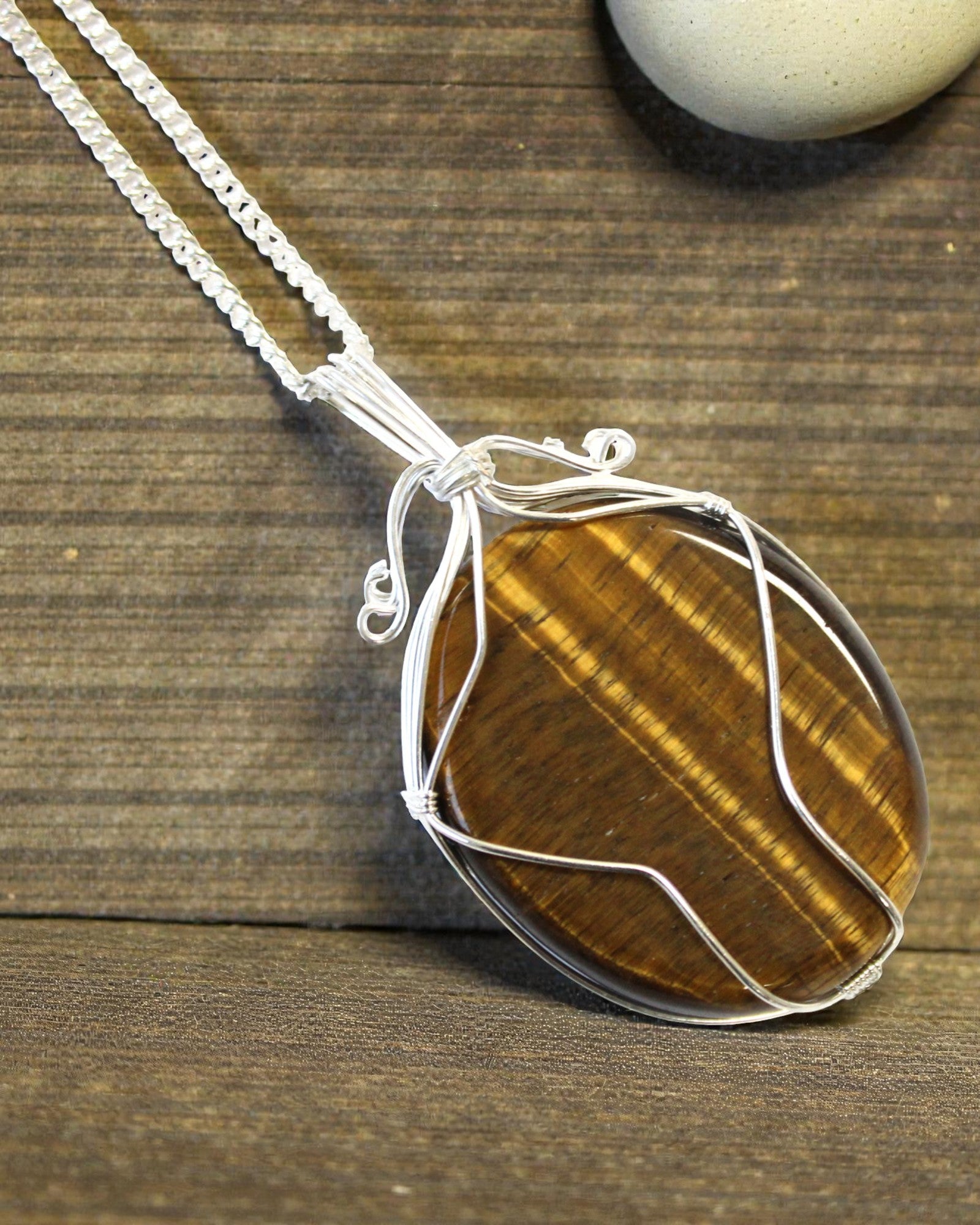 Collana con pietra preziosa avvolta a spirale - Occhio di tigre