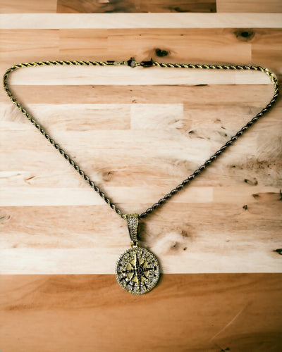 Collana con Pendente Bussola in Stile Glamour con Zirconi per Donne e Uomini - 2 varianti a scelta, personalizzazione con incisione per regalo