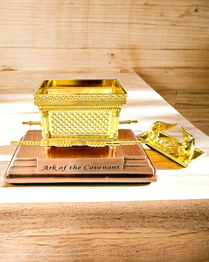 Miniature Majestueuse de l'Arche d'Alliance en Cadre Doré 11,2 x 5,8 x 7,3 cm - Arche Exclusive, Décoration en Édition Dorée