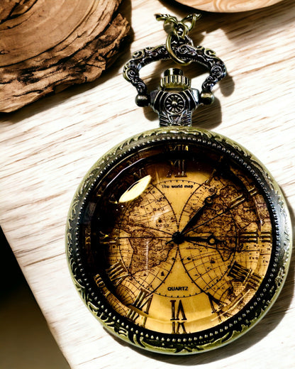 Klassische Quarztaschenuhr mit Weltkarte – Vintage-Stil Anhänger mit Kette für Sie und Ihn, Gravur