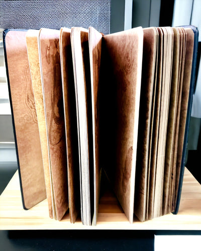 Klassisches Notizbuch mit festem Einband und Strickmotiv - Marineblau. Gravur möglich