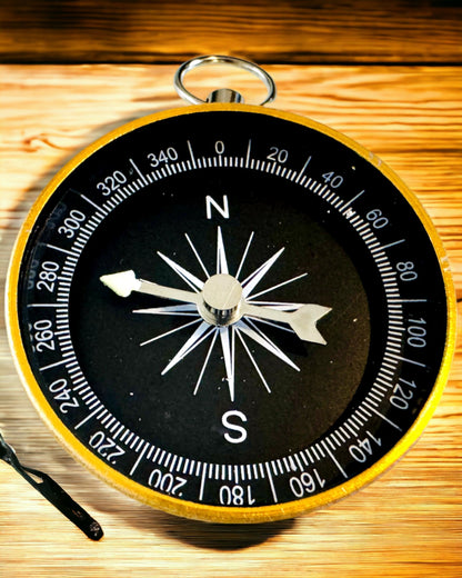 Boussole de Navigation Compacte avec Finition Métallique – Indispensable pour Tout Voyageur, avec Gravure