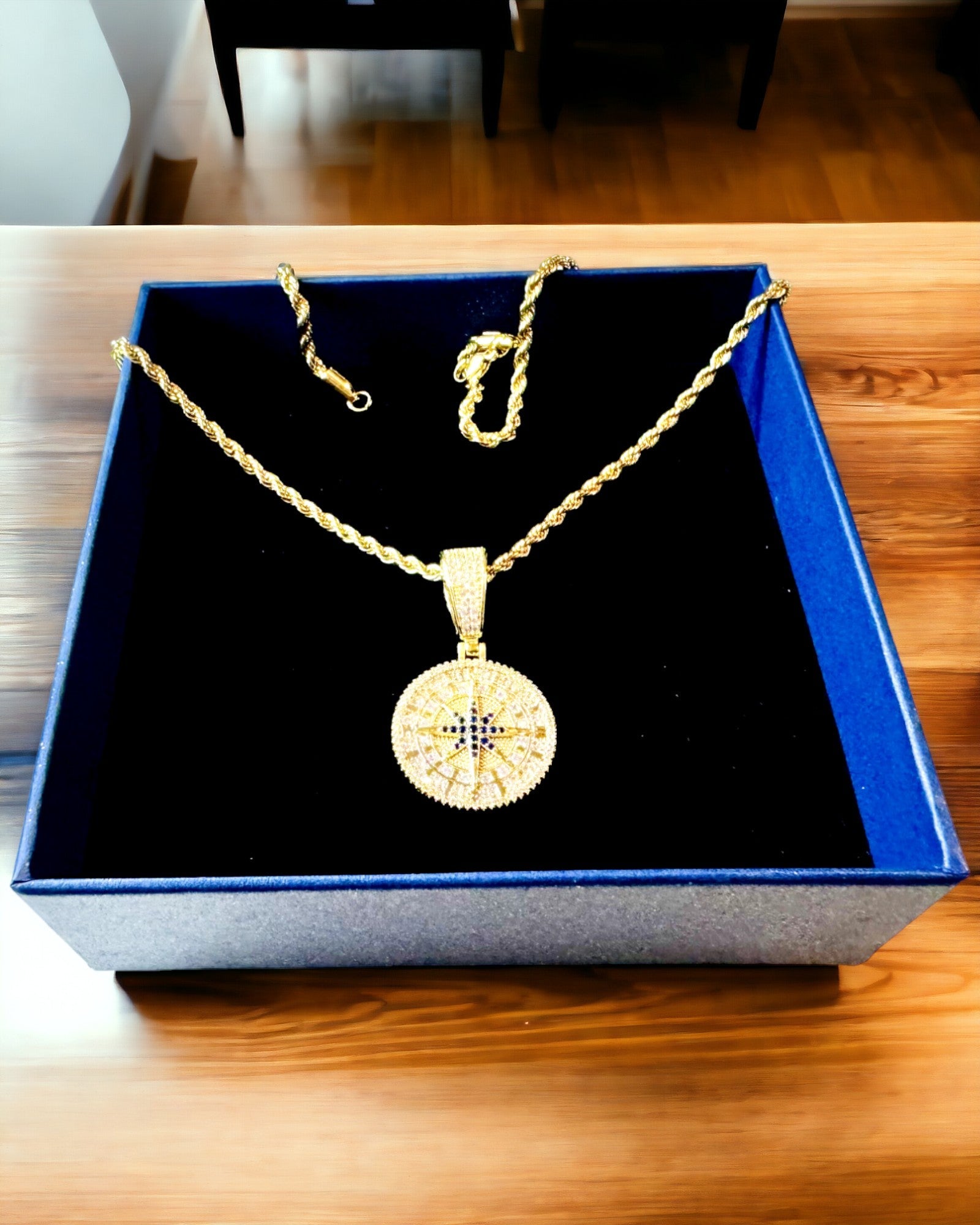 Necklace with Glamour Style Compass Pendant with Zirconia for Women and Men - 2 variants to choose from, personalization with engraving for a gift