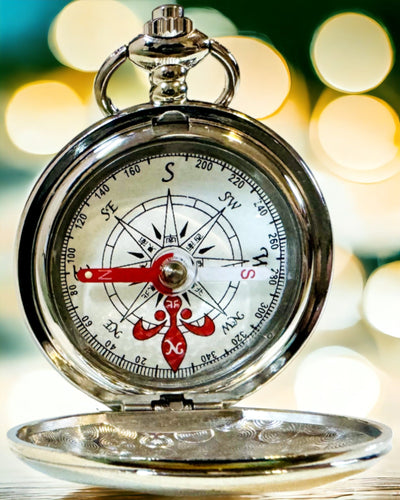 Mini Bussola Esploratore, Portatile ed Elegante, Ideale per Zaini e Attività all'Aperto