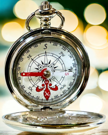 Mini Compass "Explorer" – Portable and Elegant, Ideal for Backpacks and Outdoor Adventures