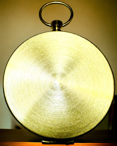 Boussole de Navigation Style Rétro – Instrument Portable et Précis pour Déterminer la Direction pour Voyageurs et Explorateurs. Gravure, personnalisation.