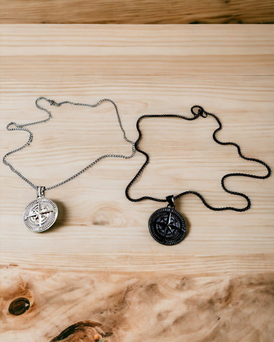 Collier avec Boussole – Bijoux Forgés en Acier Inoxydable pour Hommes et Femmes en Deux Couleurs, avec Gravure