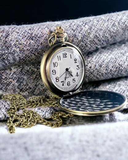 Taschenuhr im Vintage-Stil mit Personalisierungsmöglichkeit - gebürstetes Gold
