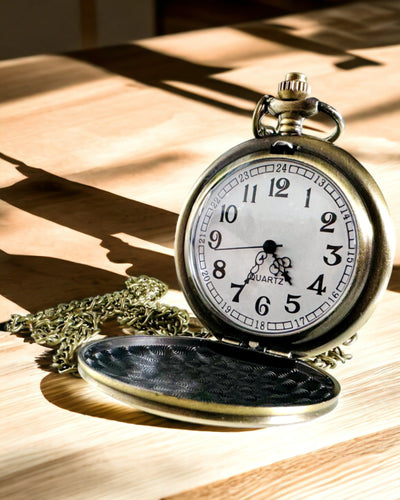 Taschenuhr im Vintage-Stil mit Personalisierungsmöglichkeit - gebürstetes Gold