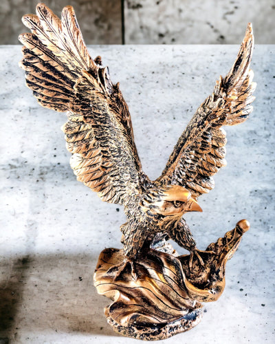 "Lord of the Winds" – Retro Eagle Statue in Vintage Style with Engraving Option