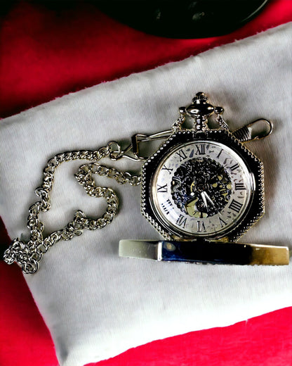 Montre de poche mécanique octogonale classique en argent avec cadran ajouré de style steampunk