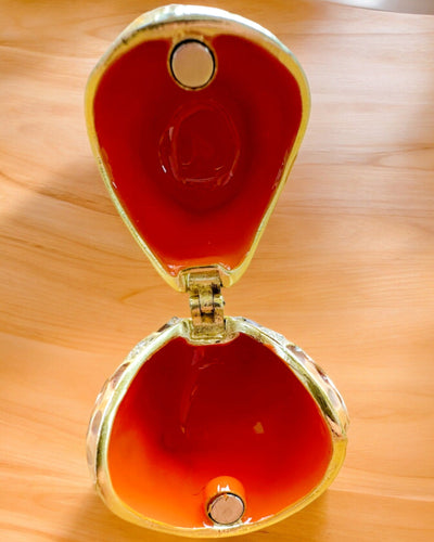 "Urocza Sówka z Kryształkami - Skrytka na Biżuterię z możliwością personalizacji grawerem, prezent" in Italian is:

"Gufetto Incantevole con Cristalli - Scrigno per Gioielli con possibilità di personalizzazione con incisione, regalo"