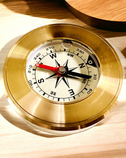 Bussola da Navigazione con Possibilità di Incisione, in Ottone, Design Classico – 5 cm