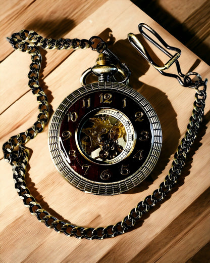 Taschenuhr mit sichtbarem Uhrwerk – Personalisierungsoption durch Gravur