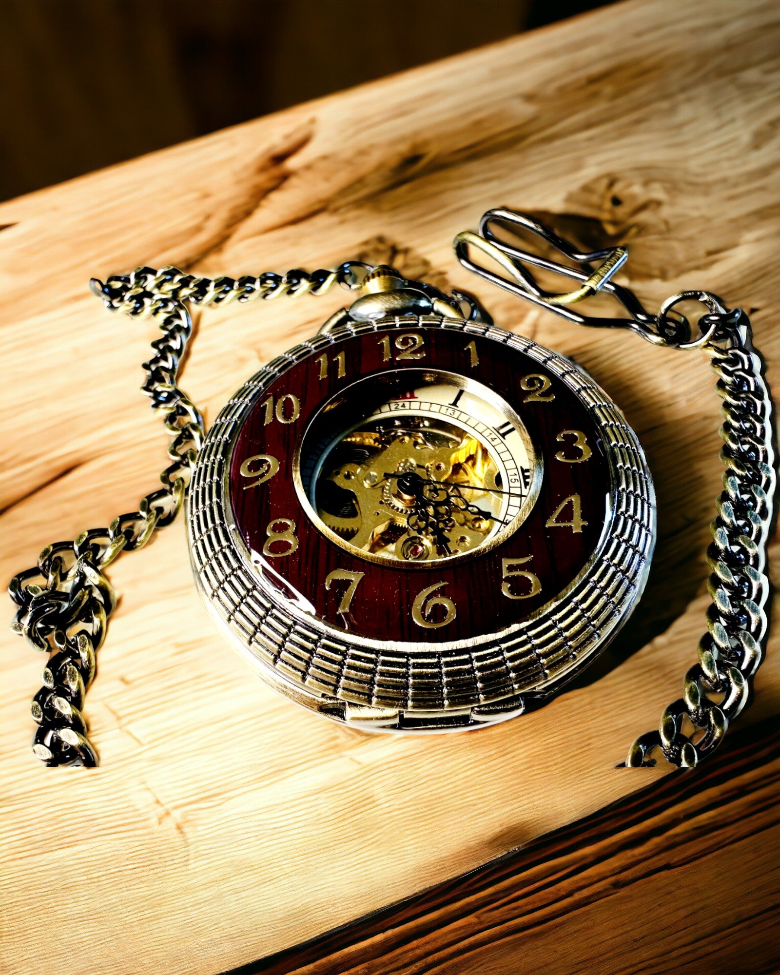 Taschenuhr mit sichtbarem Uhrwerk – Personalisierungsoption durch Gravur