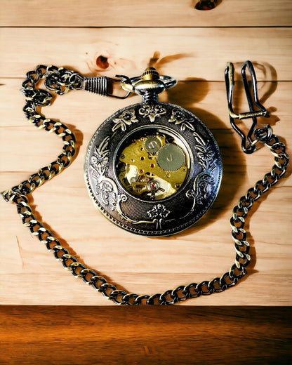Taschenuhr mit sichtbarem Uhrwerk – Personalisierungsoption durch Gravur