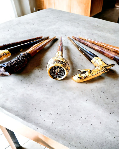 Kompasso Brown - Bâton de marche - Bois Sculpté à la Main - Édition Exclusive avec Possibilité de Gravure