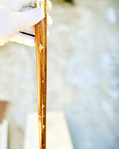 Laska Spacerowa Wolf - Legno di Mango Indiano con Possibilità di Incisione, decorazioni dorate marroni