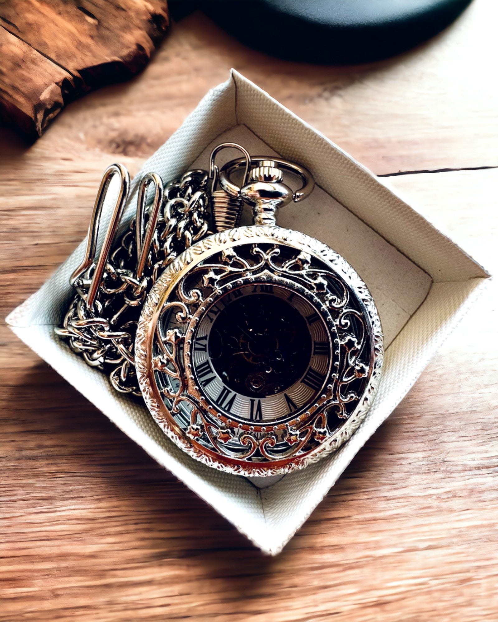 Orologio da tasca in argento "Vintage Elegance" con possibilità di personalizzazione tramite incisione