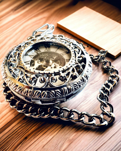 Orologio da tasca in argento "Vintage Elegance" con possibilità di personalizzazione tramite incisione