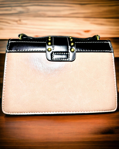 Square Light Purple Shoulder Bag with Lion Motif – Elegant Handbag Made of Textured PU Leather. Personalization with Engraving