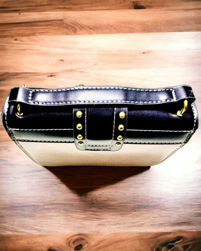 Square Light Purple Shoulder Bag with Lion Motif – Elegant Handbag Made of Textured PU Leather. Personalization with Engraving