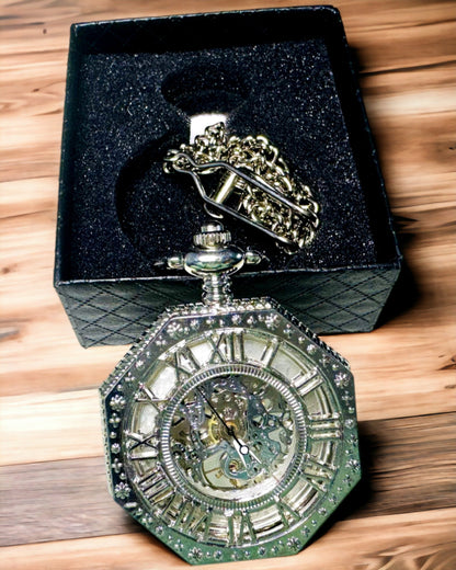 Montre de poche mécanique octogonale classique en argent avec cadran ajouré de style steampunk