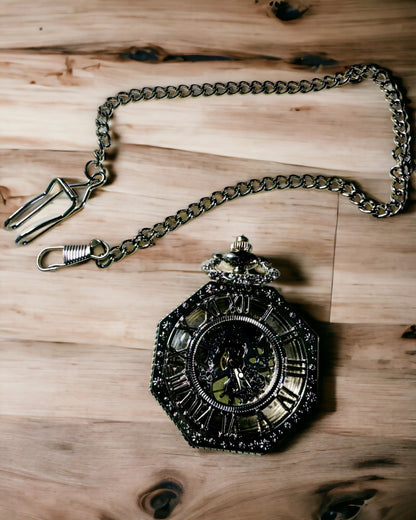 Montre de poche mécanique octogonale classique en argent avec cadran ajouré de style steampunk