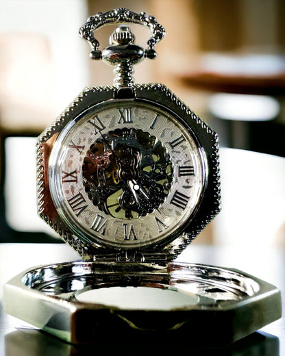 Montre de poche mécanique octogonale classique en argent avec cadran ajouré de style steampunk