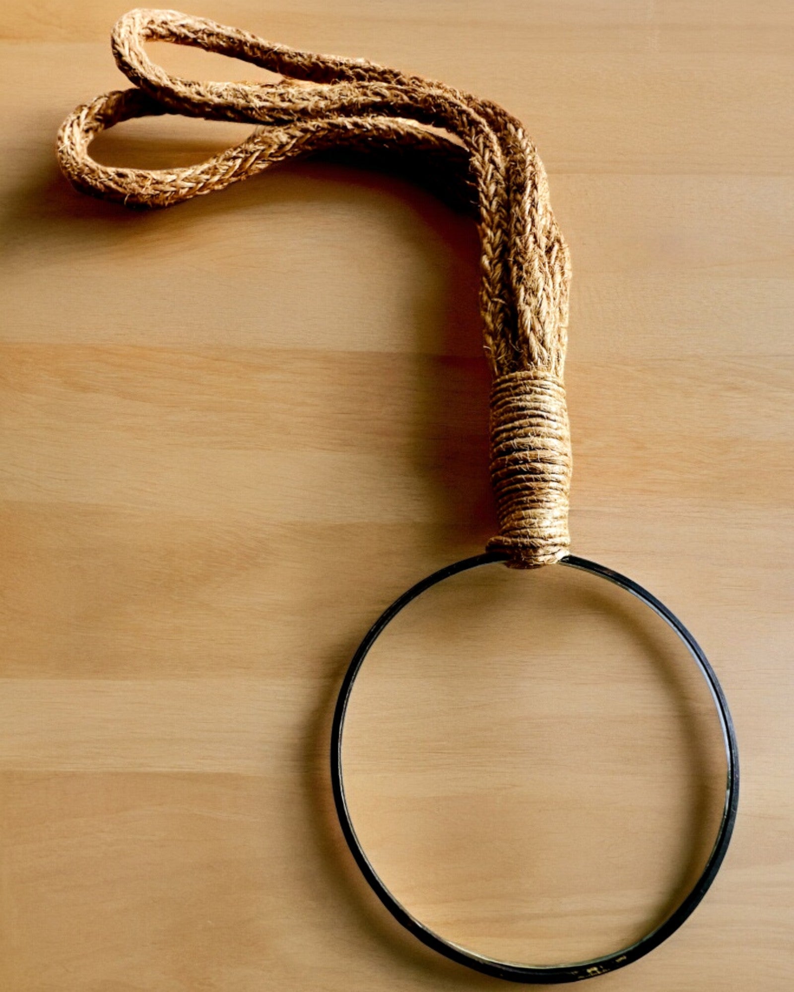 Lente d'ingrandimento manuale con corda artigianale - "Eleganza Indiana"