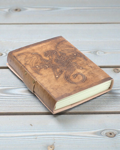 Carnet en cuir Dragon, gardien des légendes – gaufré à la main 20 × 15 cm