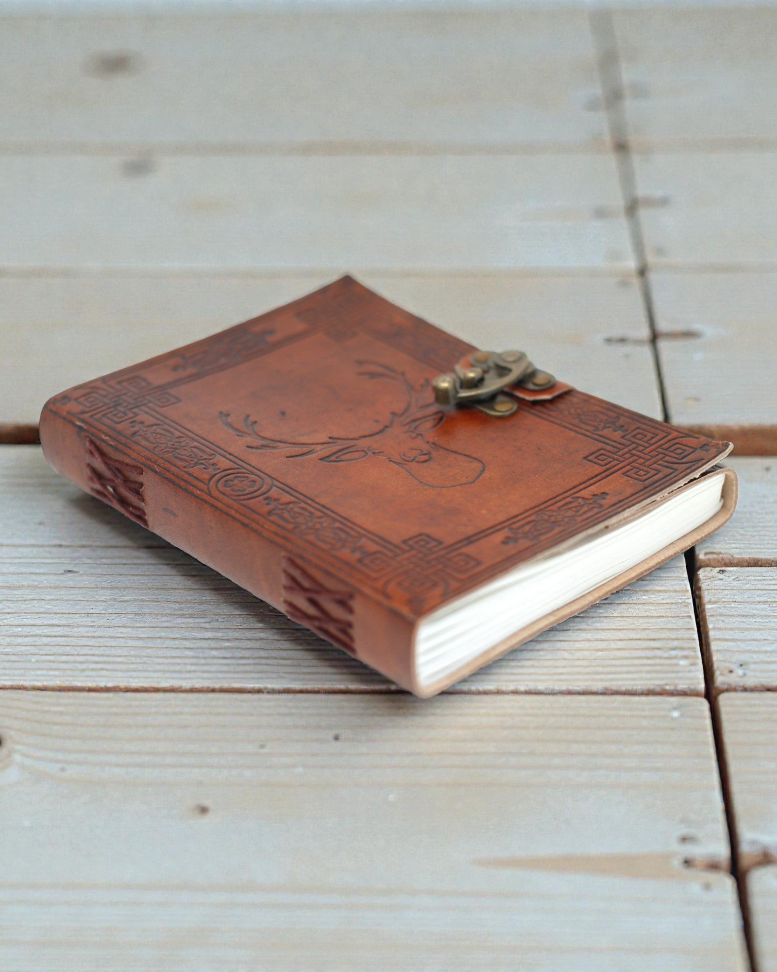 Cervus Spirit – Carnet en cuir au motif de cerf