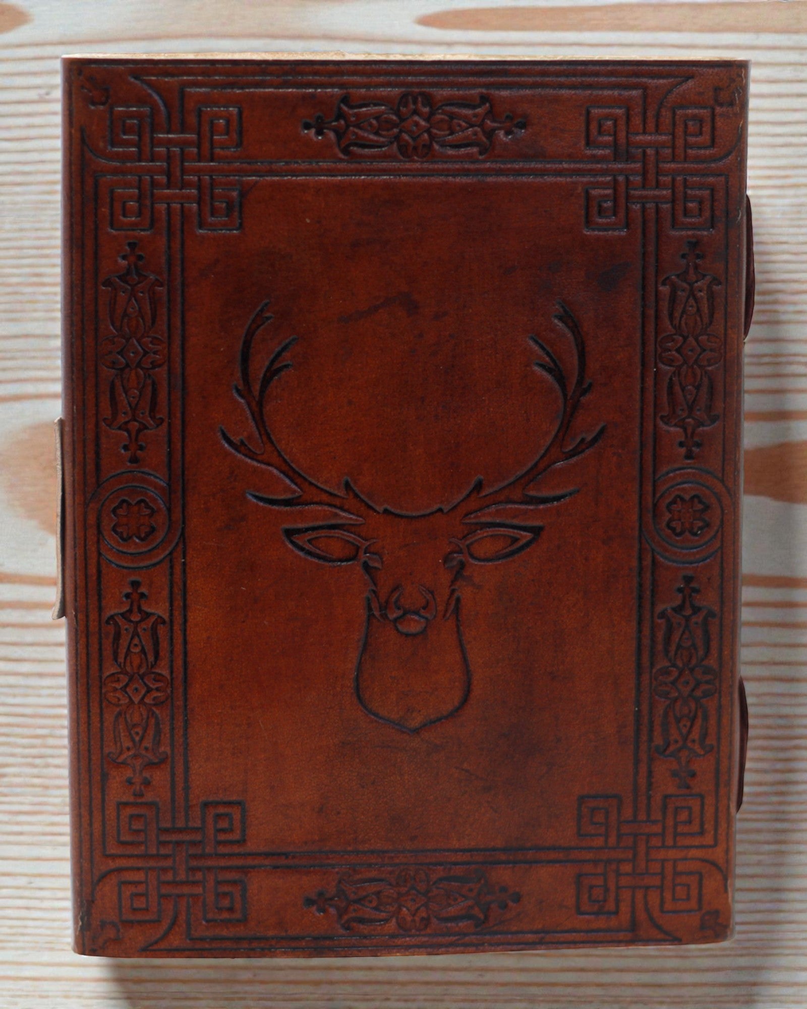 Cervus Spirit – Carnet en cuir au motif de cerf