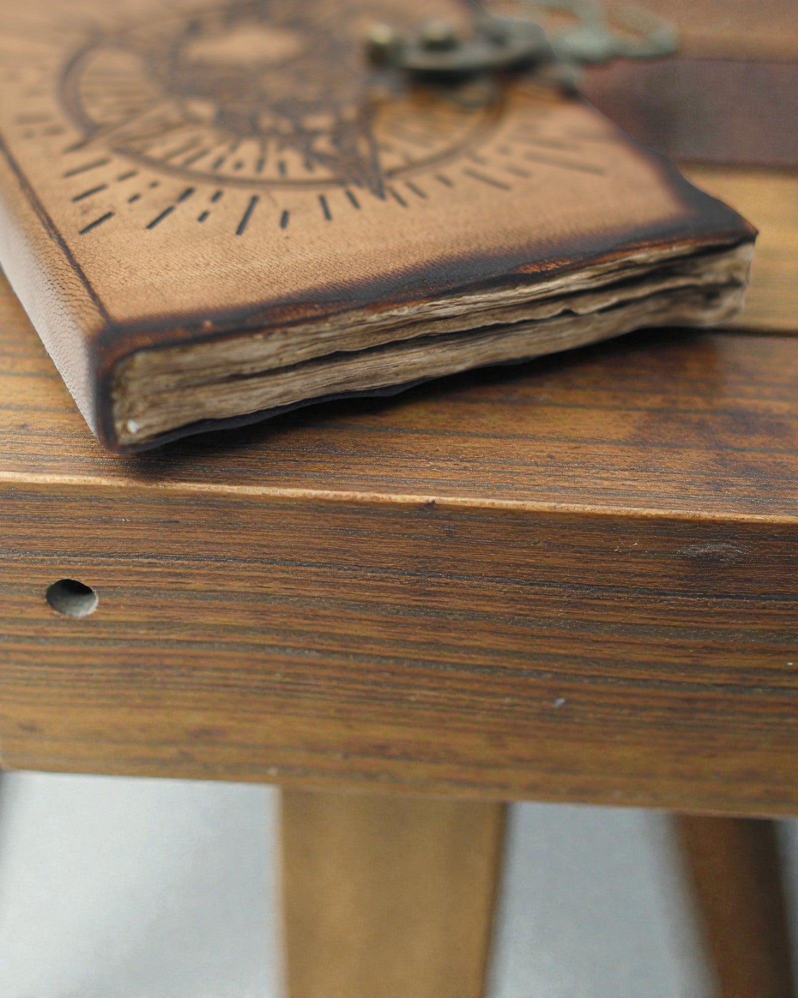 Noctis Sigil – Notizbuch aus Leder mit Pentagramm und Totenkopf