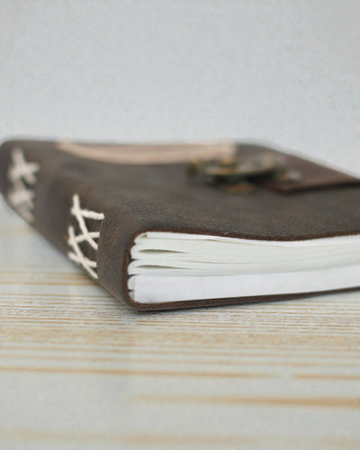 Taccuino in pelle Confessioni nere con lucchetto (18x13 cm)