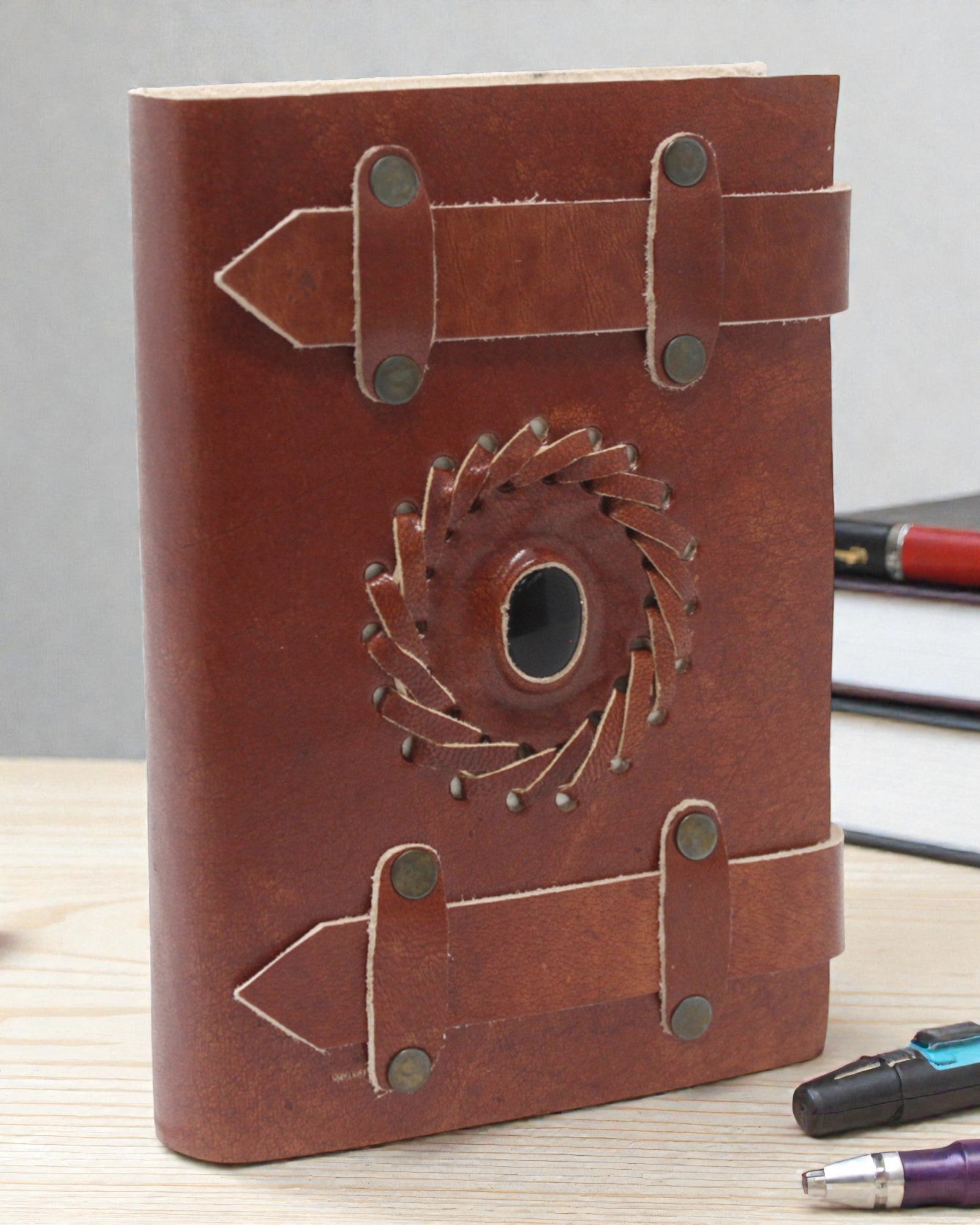 Leder-Notizbuch Schwarzer Onyx mit Riemen – 15x10 cm