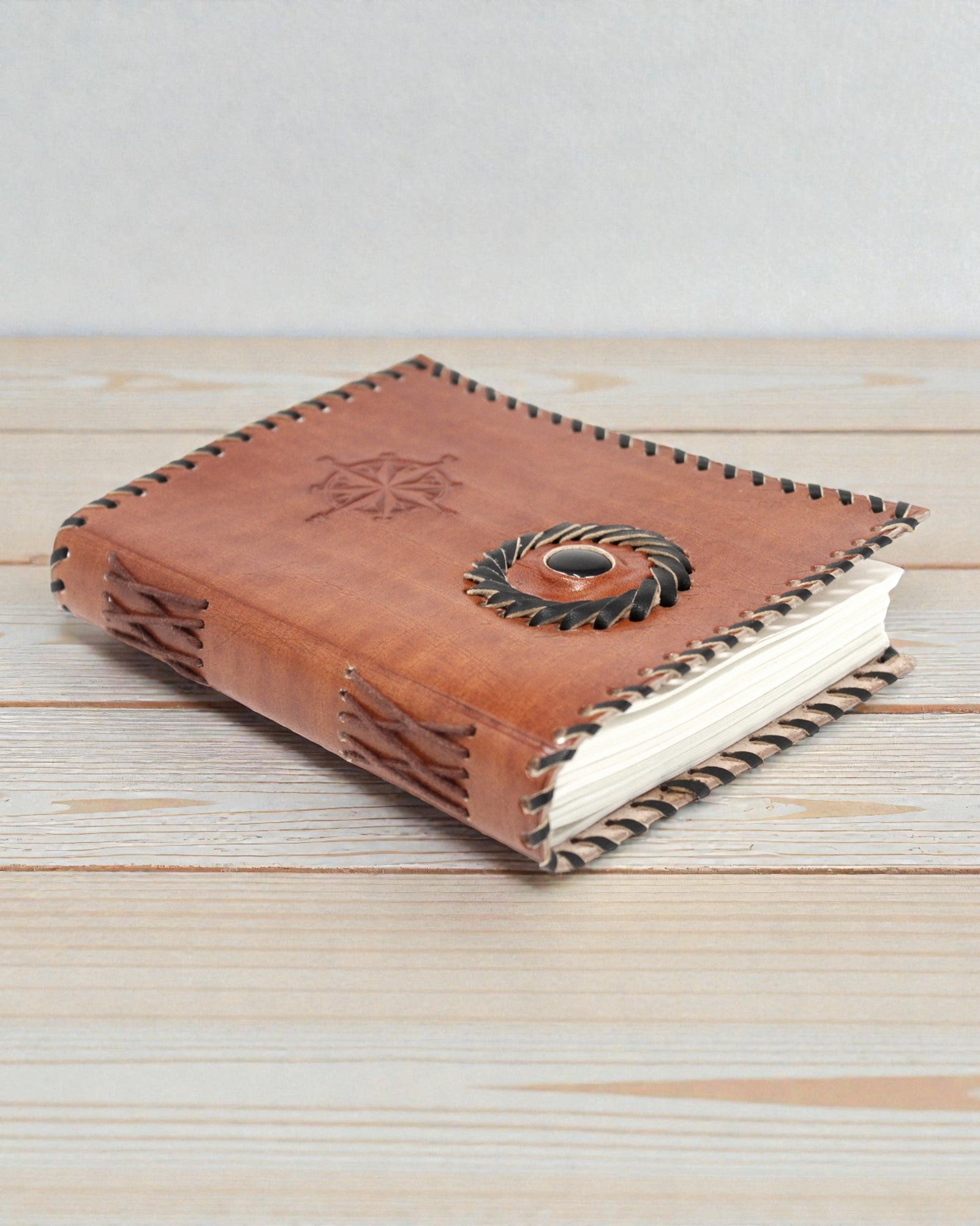 Taccuino in pelle onice nero e bussola 17x12 cm