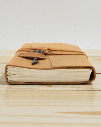 Cuir fauve huilé et clé - 200 pages - 13x18cm