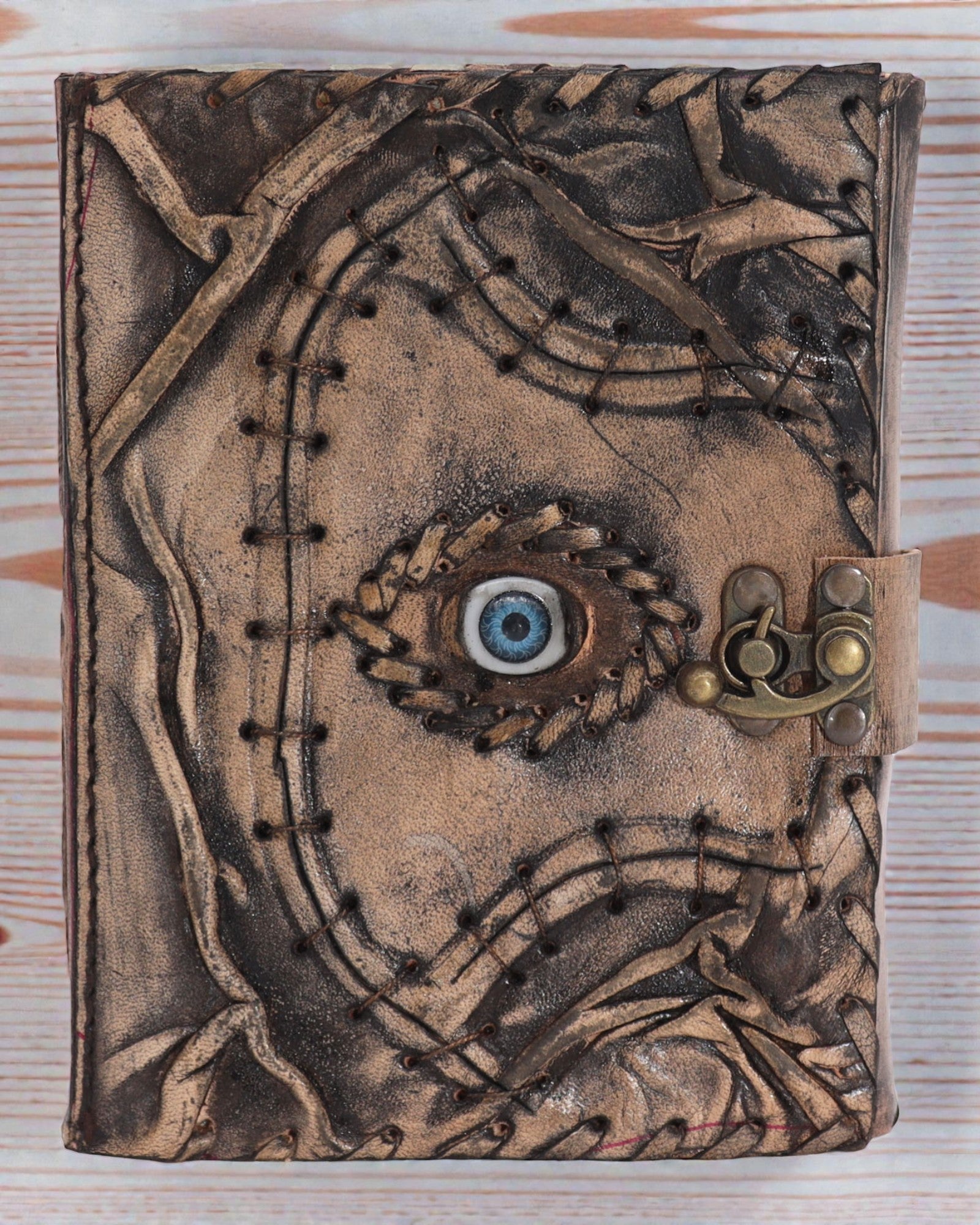 Braunes Leder-Notizbuch – Böses Auge – 17 × 12,5 cm | 160 Seiten, gealterte Kanten