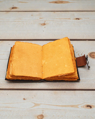 Lotus Anima – Leder-Notizbuch „Lotosmandala“ mit gealterten Seiten