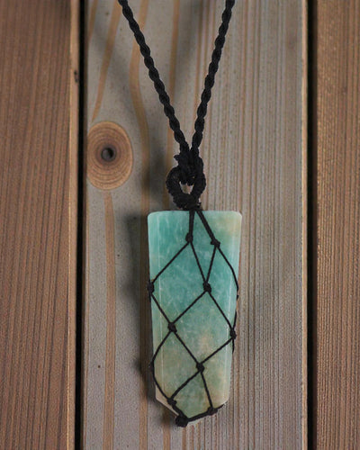 Pointe d’harmonie – Collier macramé avec pointe d’amazonite